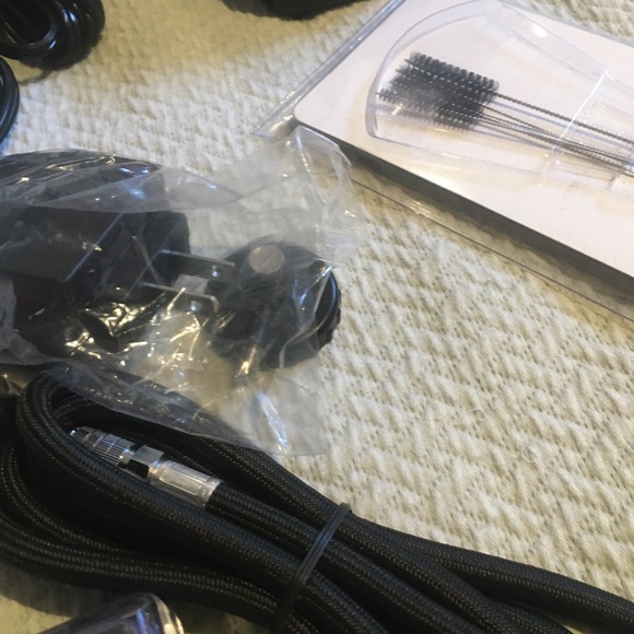 Airbrush Set with Compressor - Picture 11 of 11